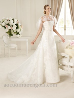 ao cuoi chu a xoe nhe tay canh tien dap ren noi sang trong