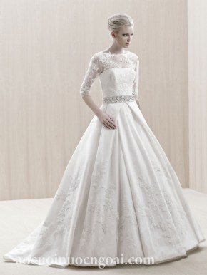 ao cuoi chu a tay dai tung satin co dien chi tiet theu tinh te noi chan vay