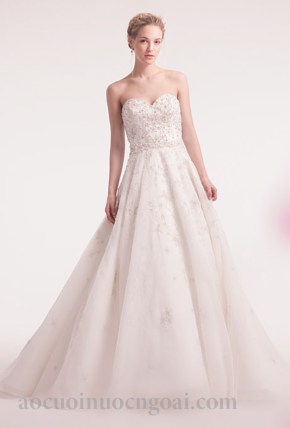 ao cuoi chu a cup nguc mau hong dang yeu