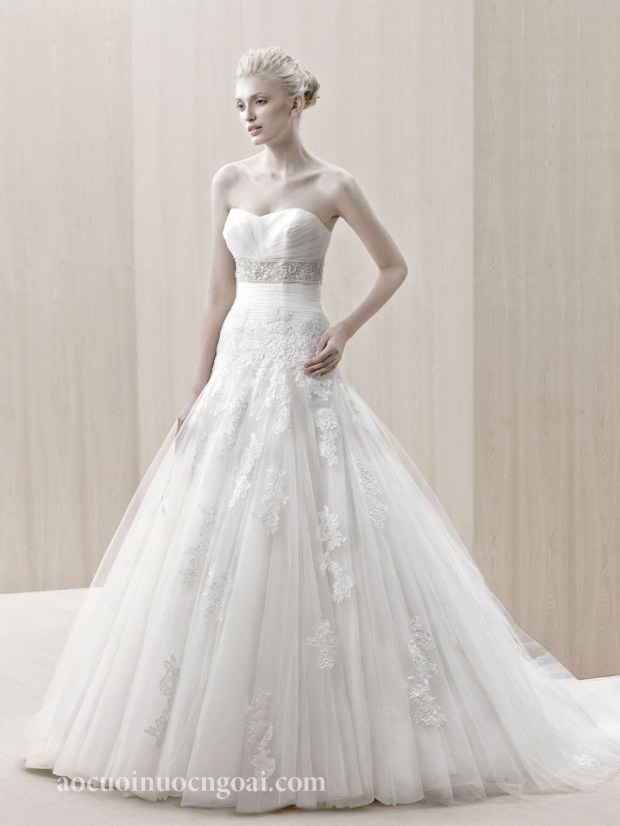 ao cuoi duoi ca cup nguc trai tim tung cao