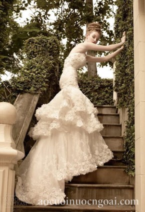 ao cuoi duoi ca xep tang bang ren sang trong goi cam