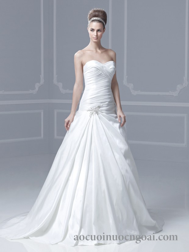 ao cuoi ha eo tung satin xep nep sang trong