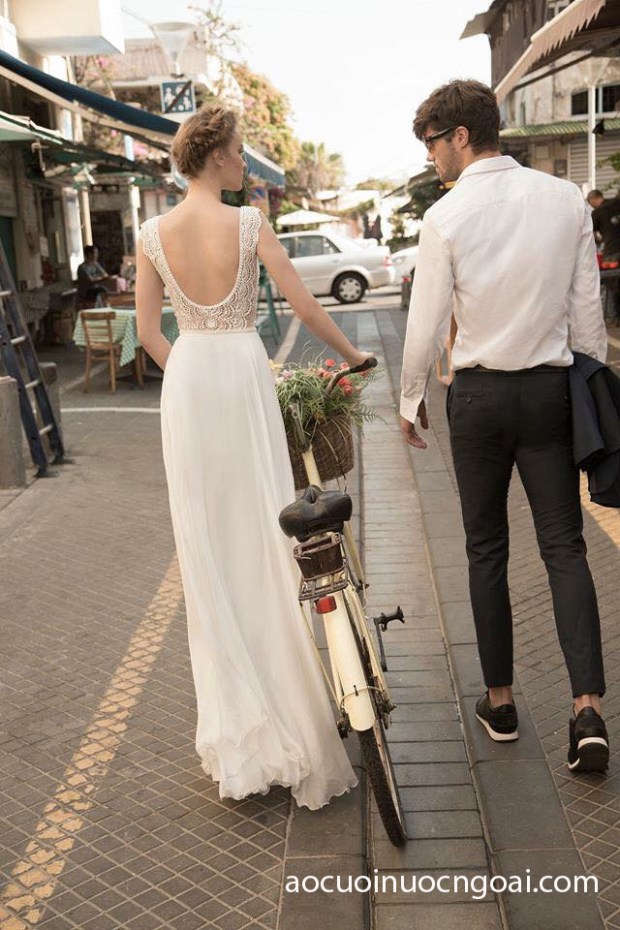 ao cuoi da hoi nhe nhang, lung khoet sau goi cam thanh lich