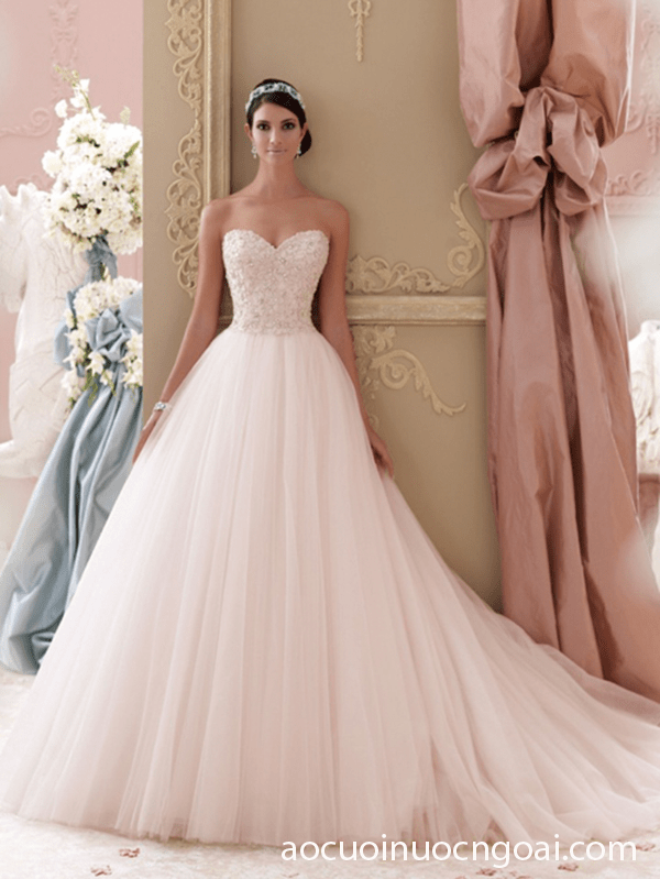 ao cuoi chu tung xoe cup nguc 