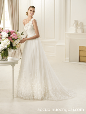 ao cuoi da tiec lech vai dinh ren hoa nu tinh