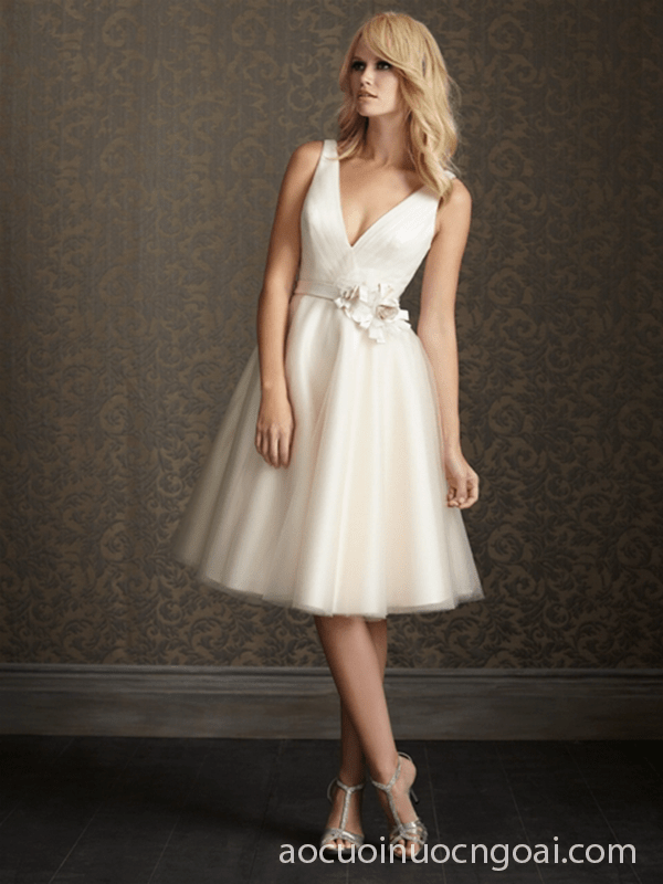 ao cuoi ngan co v form tron don gian 