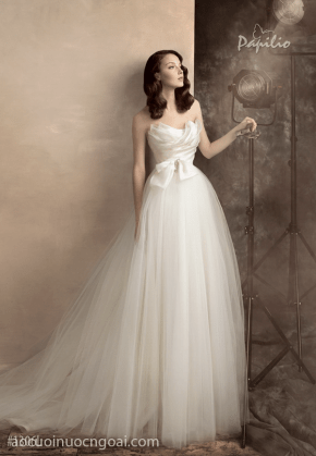 ao cuoi chu a xoe cup nguc hoa hong