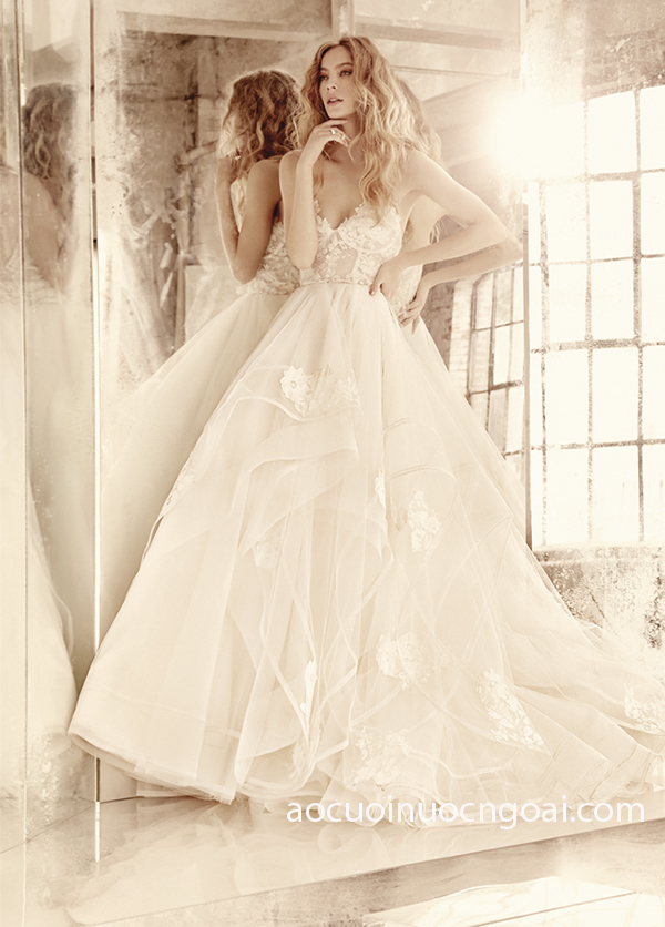 ao cuoi chu a tung xoe cong chua xep tang dap ren 