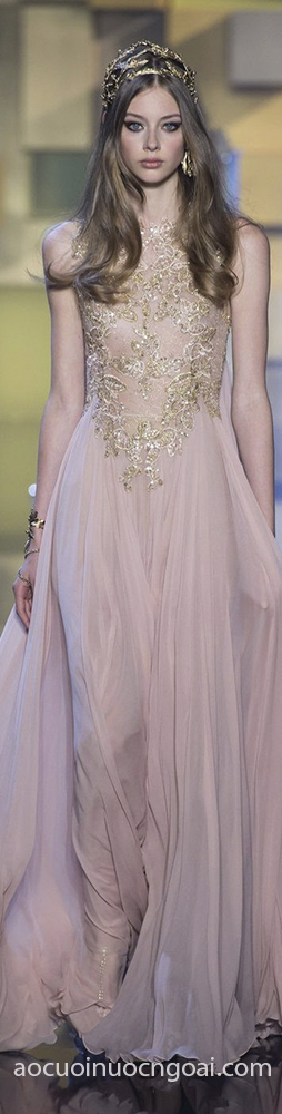 ao cuoi da tiec dinh hoa ren mau hong tim long lay