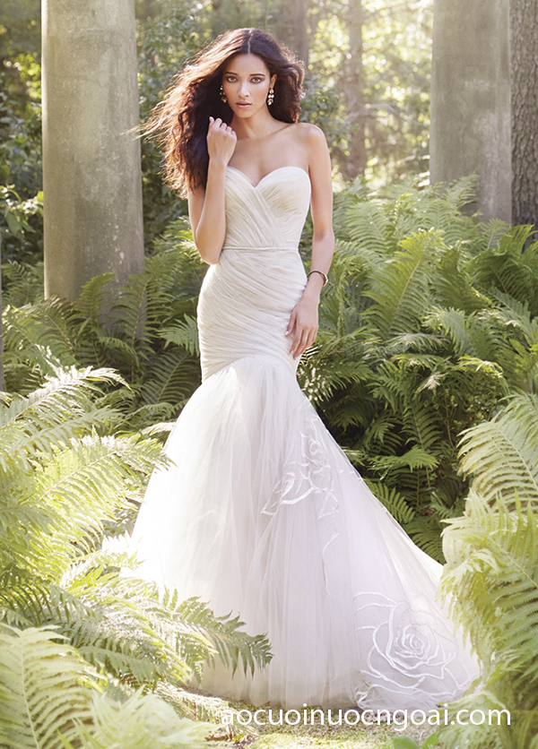 ao cuoi duoi ca cup nguc cep pli ton dang tung tulle bay bong 