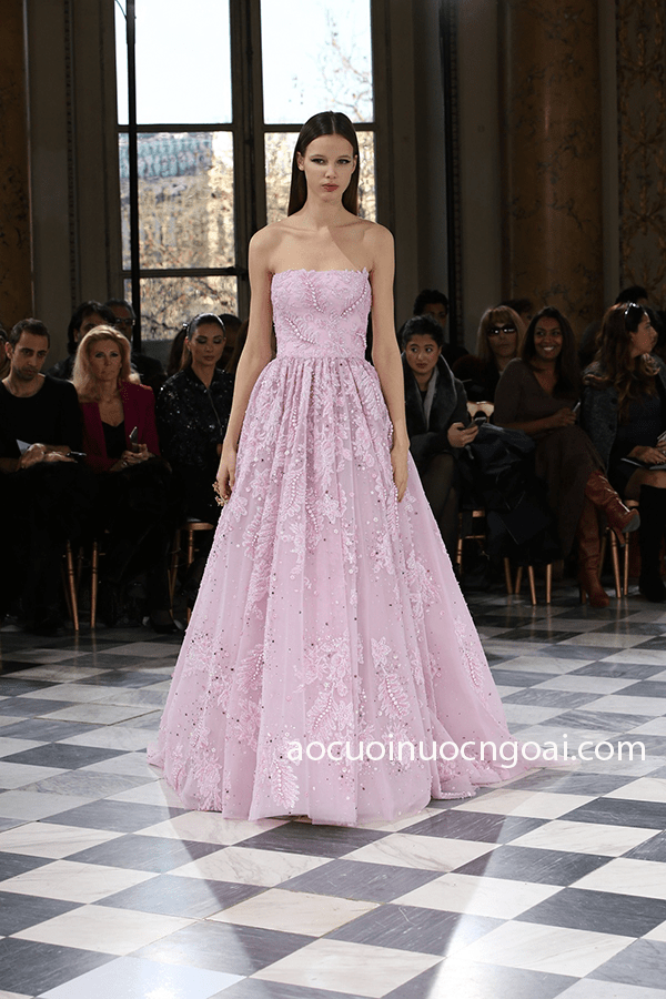 áo cưới chữ a màu hồng đắp ren lộng lẫy