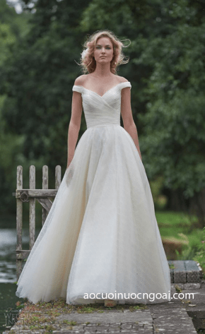 ao cuoi don gian co xuong xup satin