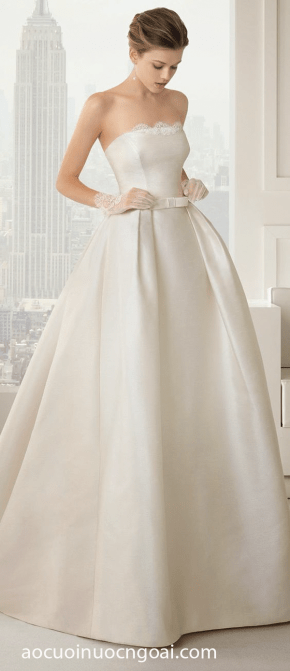 ao cuoi don gian co dien tren satin sang trong