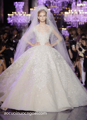 ao cuoi cong chua co vuong dap ren sang trong lap lanh