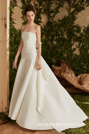 ao cuoi xoe chu a cup nguc don gian sang trong