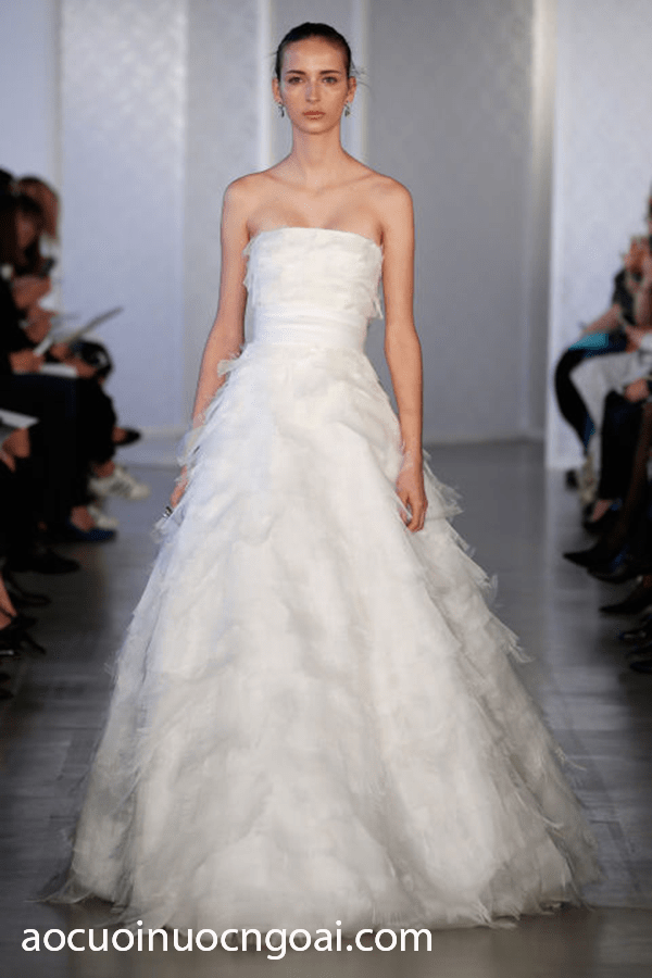 ao cuoi cong chua cup nguc ngang xep tang an tuong sang trong 