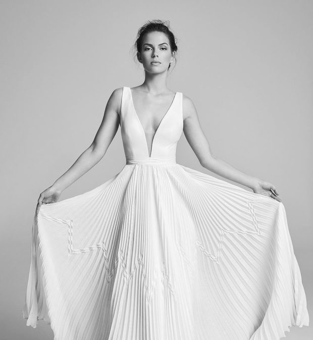 ao cuoi suzan neneville elena-wedding-dresses-uk-belle-epoque-collection-2018-e1503314550197 may ao cuoi sai gon meera meera fashion concept