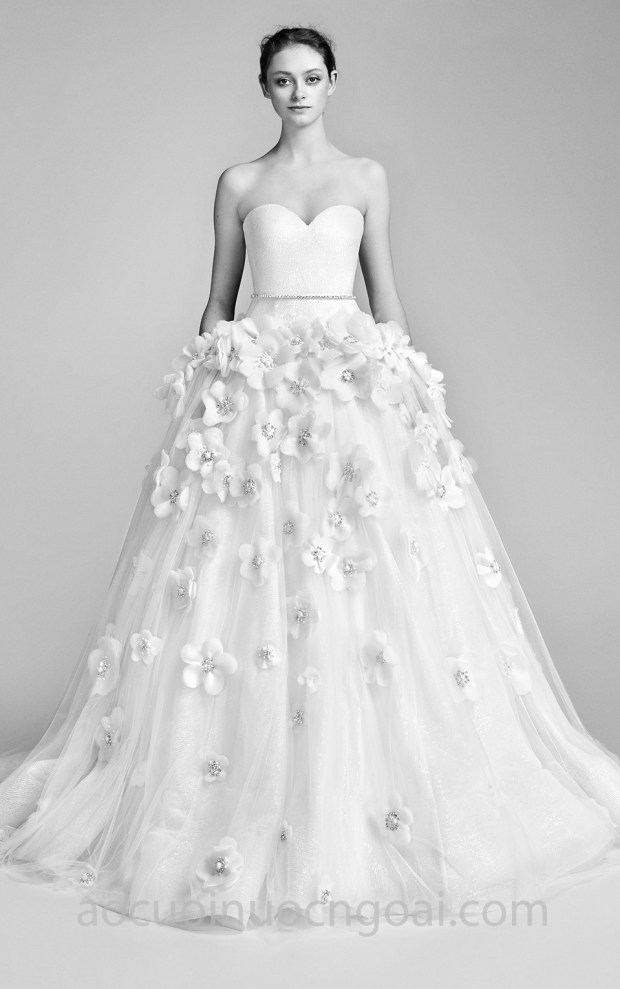 Váy cưới công chúa cúp ngực tùng xoè đính hoa Viktor & Rolf 2018 địa chỉ may áo cưới đẹp TP HCM xưởng áo cưới Meera Meera Fashion Concept