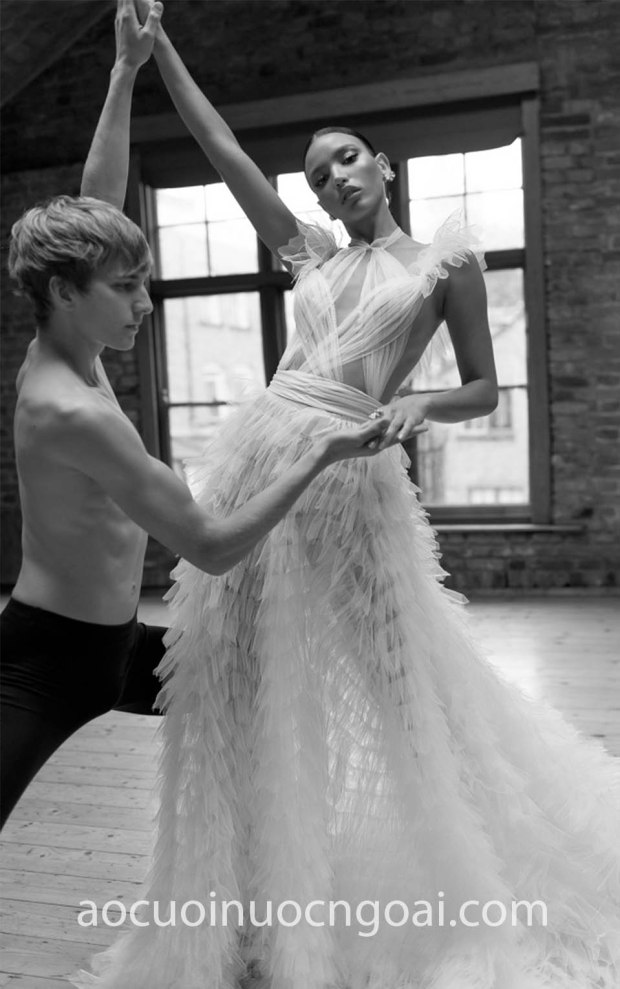 xuong may ao cuoi cao cap meera meera fashion concept vay cuoi xep tang Lior Charchy 2019 London 1A_5