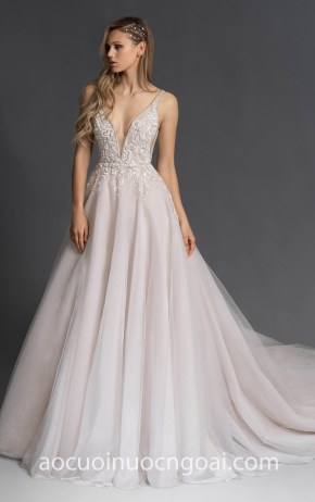 vay cuoi cong chua duoi dai dia chi may ao cuoi dep TP HCM Meera Meera Bridal