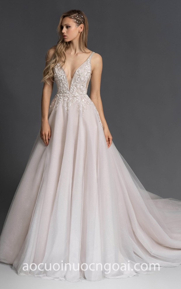 vay cuoi cong chua duoi dai dia chi may ao cuoi dep TP HCM Meera Meera Bridal