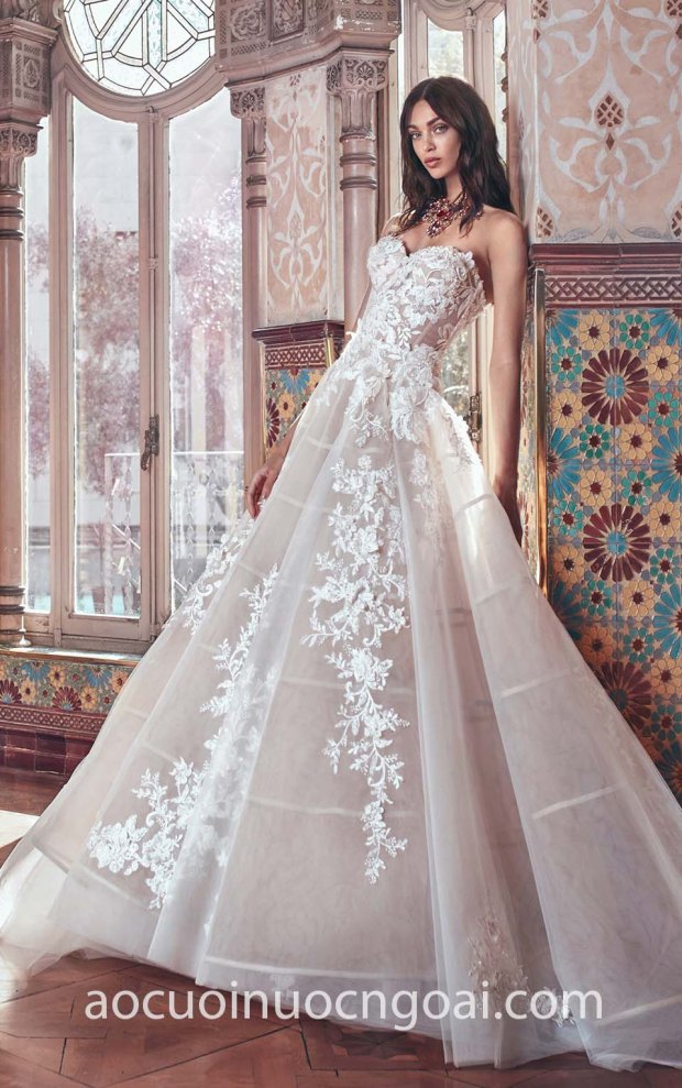 vay cuoi cong chua xoe long lay