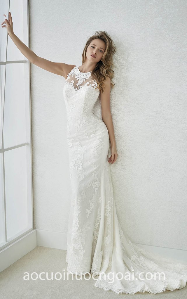 Áo cưới đuôi cá cổ yếm ren