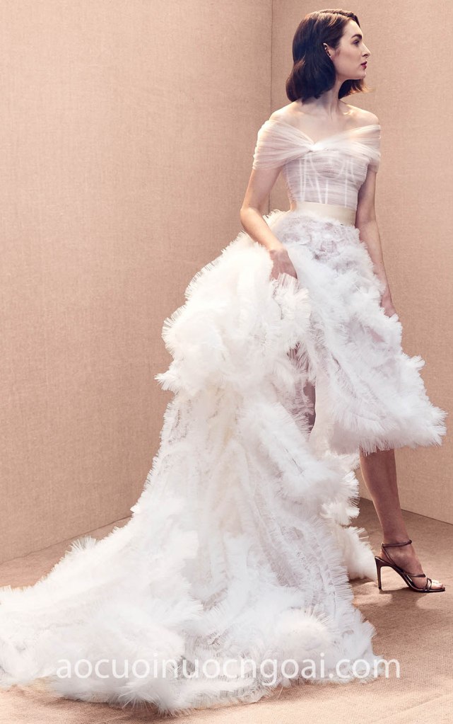 áo cưới xếp tầng ấn tượng nn6989