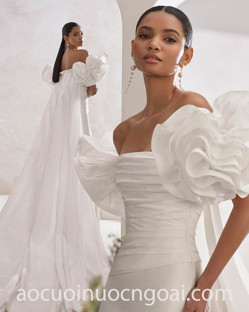 mẫu váy cưới phối áo choàng bèo tầng