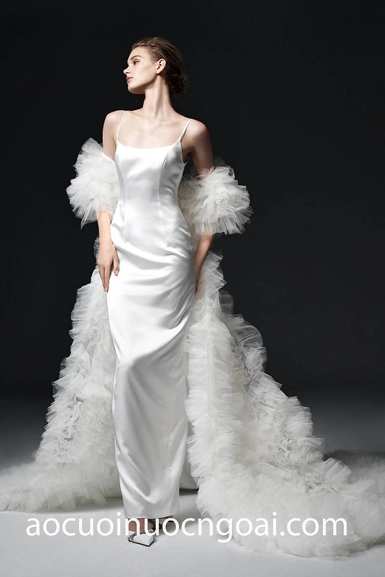 áo choàng cô dâu xếp bèo tầng ấn tượng